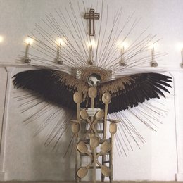 《有一对秃鹫翅膀的椅子》达利艺术作品高清